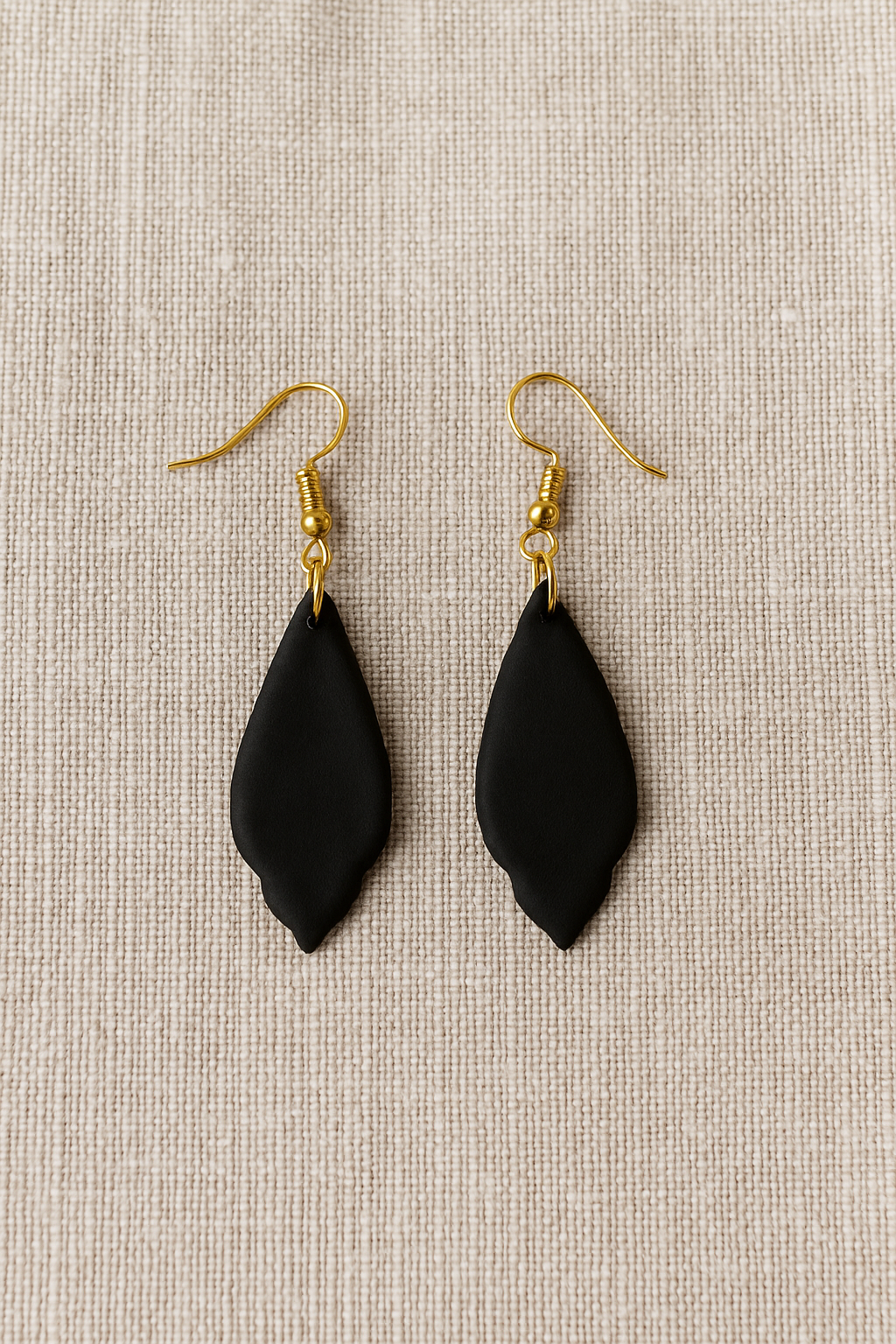 Triangel guldsvart blåsilver